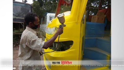 ঈদ সামনে রেখে চলছে লক্কড়-ঝক্কড় গাড়ি মেরামত