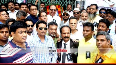 তালাবদ্ধ কার্যালয়ের সামনে জিয়ার মৃত্যুবার্ষিকী পালন বগুড়া বিএনপির (ছবি– প্রতিনিধি)
