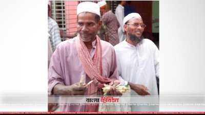মেসওয়াক সরবরাহ করছেন মাহাতাব পাগলা