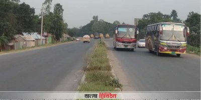 নির্বিঘ্নে গাড়ি চলছে ঢাকা-টাঙ্গাইল মহাসড়কে। ছবিটি টাঙ্গাইলের বাওইখোলা এলাকা থেকে তোলা 