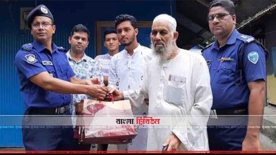 নুসরাতের পরিবারকে পুলিশের ঈদ উপহার (ছবি&ndash; প্রতিনিধি)