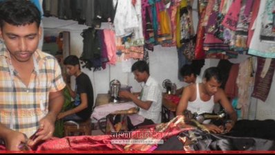দিনরাত ব্যস্ত সময় পার করছেন দর্জি কারিগররা