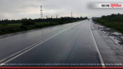 ঢাকা-টাঙ্গাইল মহাসড়কে স্বাভাবিক গতিতে চলছে গাড়ি, সল্লা এলাকা থেকে তোলা ছবি