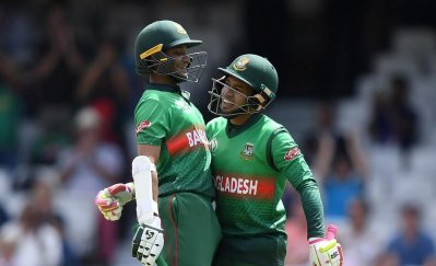 সাকিব-মুশফিকের জুটি গড়ে দেয় বড় সংগ্রহের ভিত