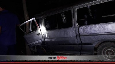 দুর্ঘটনাকবলিত মাইক্রোবাস