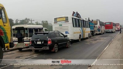 ঢাকা-টাঙ্গাইল মহাসড়কে থেমে থেমে যানজট