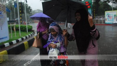 বৃষ্টি ভেজা ঈদের সকাল (ফটোস্টোরি)