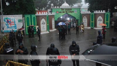 বৃষ্টি ভেজা ঈদের সকাল (ফটোস্টোরি)