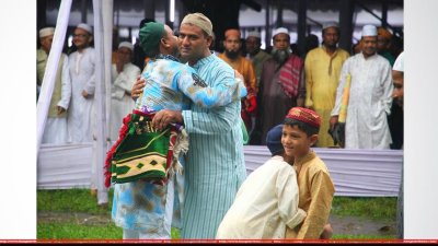 বৃষ্টিতেও জাতীয় ঈদগাহে নির্বিঘ্নে নামাজ, সন্তুষ্ট মুসল্লিরা