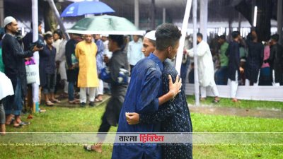 বৃষ্টি ভেজা ঈদের সকাল (ফটোস্টোরি)