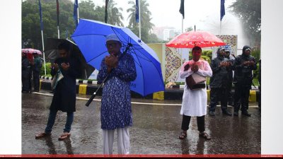 বৃষ্টিতেও জাতীয় ঈদগাহে নির্বিঘ্নে নামাজ, সন্তুষ্ট মুসল্লিরা