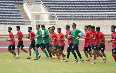 লাওসের মুখোমুখি হওয়ার আগের দিন অনুশীলনে ব্যস্ত বাংলাদেশের ফুটবলাররা