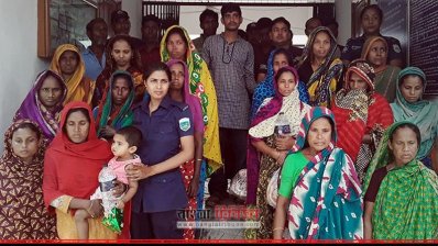পুলিশ হেফাজতে গ্রেফতার নারী-শিশুসহ আসামিরা