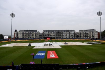 বৃষ্টিতে খেলা পরিত্যক্তের ঘোষণা