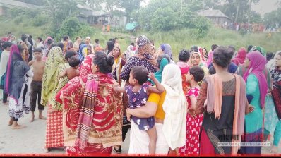 অদিয়ার খবর পেতে নদী তীরে উদ্বিগ্ন স্বজন ও প্রতিবেশীদের অপেক্ষা
