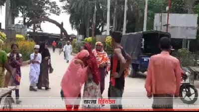 চৌগাছা উপজেলা স্বাস্থ্য কমপ্লেক্সের সামনে নিহতের স্বজনদের আহাজারি