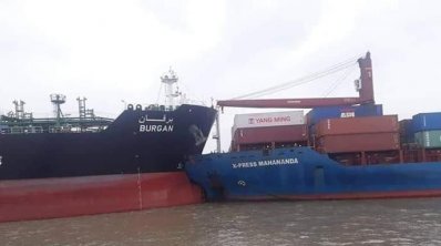 দুই জাহাজের সংঘর্ষ
