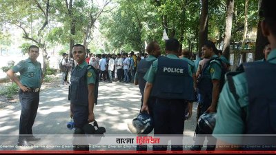 ক্যাম্পাসে পুলিশের অবস্থান