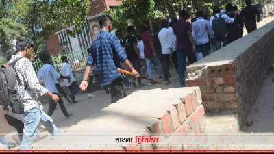 ক্যাম্পাসে ছাত্রলীগের মহড়া