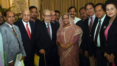 একাদশ জাতীয় সংসদ নির্বাচনের আগে গণভবনে হওয়া সংলাপে প্রধানমন্ত্রী শেখ হাসিনার সঙ্গে বি চৌধুরী (ফাইল ছবি)