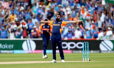 ৫ উইকেট নিলেন সামি