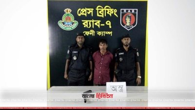 ফেনীতে অস্ত্র ও গুলিসহ গ্রেফতার খুদুক আলী