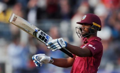 সেঞ্চুরি করেও জেতাতে পারেননি নিকোলাস পুরান