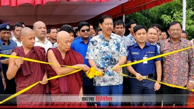 ফিতা কেটে নির্মাণ কাজের উদ্বোধন করেন বীর বাহাদুর উশৈসিং