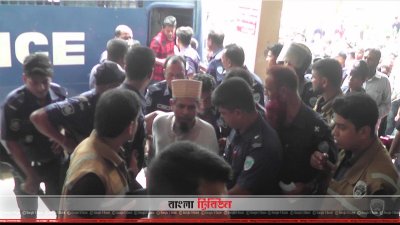 আদালত চত্বরে অধ্যক্ষ সিরাজ