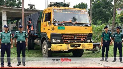 জব্দ করা ট্রাক (ছবি&ndash; প্রতিনিধি)