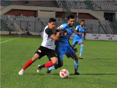 আবাহনী-আরামবাগ ম্যাচে বল দখলের লড়াই