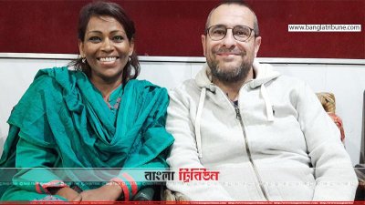 সুইস স্বামীর সঙ্গে হাস্যোজ্জ্বল রওফা। জানুয়ারিতে বাংলাদেশে এসে বাবা-মায়ের খোঁজ না পেয়ে সুইজারল্যান্ডে ফিরে গত ৩ জুলাই ক্যান্সারে আক্রান্ত হয়ে মৃত্যু হয়েছে তার।