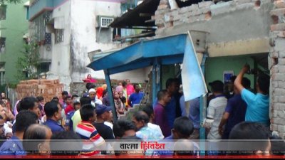 ভাঙচুর করা দোকান