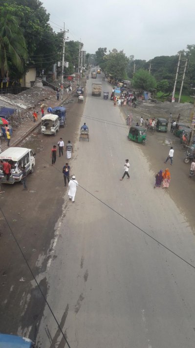 হরতালের জন্য রাস্তায় গাড়ি কম