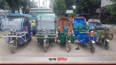 উদ্ধার করা ইজিবাইক ও মিশুক