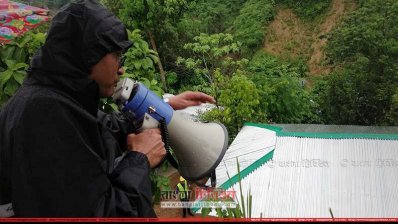 ঝুঁকিতে বসবাসকারীদের সরিয়ে নিতে রাঙামাটিতে অভিযান