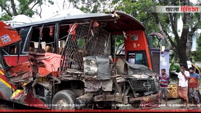 নাটোরে দুর্ঘটনা কবলিত বাস