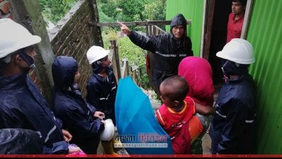 ঝুঁকিতে বসবাসকারীদের সরিয়ে নিতে রাঙামাটিতে অভিযান