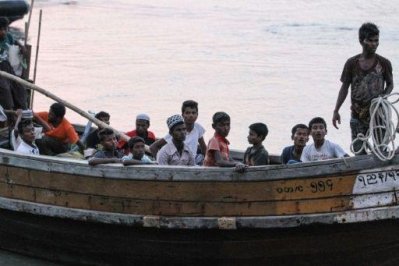 রাখাইন থেকে পালানোর সময় উদ্ধার ৬০ রোহিঙ্গা