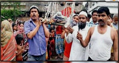 ভারতে হিন্দু প্রতিবেশীর শবযাত্রায় শরিক হলেন গ্রামের ইমাম