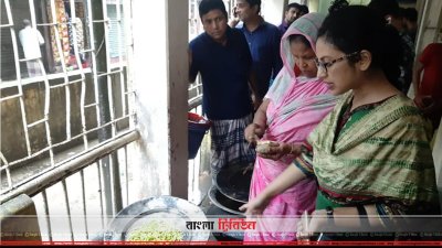 আশ্রিতদের জন্য খবার রান্না চলছে