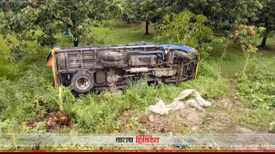 উল্টে যাওয়া ট্রাক
