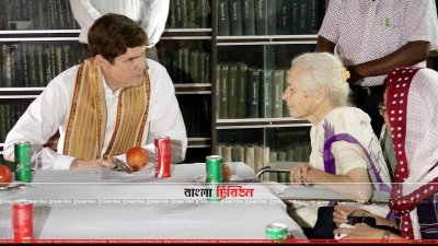 লুসি হল্টের সঙ্গে কথা বলছেন মার্কিন রাষ্ট্রদূত (ছবি&ndash; প্রতিনিধি)