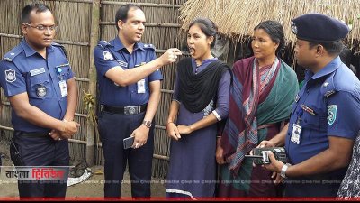 পুলিশে চাকরি পাওয়ায় সুস্মিতা দেব শর্মার বাড়িতে গিয়ে তাকে মিষ্টিমুখ করান দিনাজপুরের পুলিশ সুপার সৈয়দ আবু সায়েম।