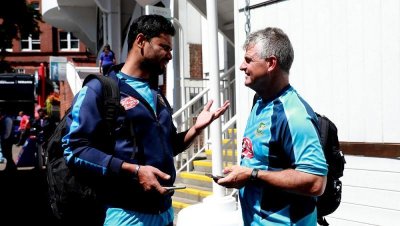 বিশ্বকাপে পাকিস্তান ম্যাচের আগে মাশরাফির সঙ্গে সাবেক কোচ স্টিভ রোডস