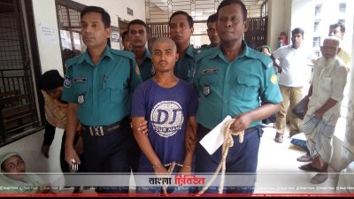 হৃদয়কে ধরে নিয়ে যাচ্ছে পুলিশ