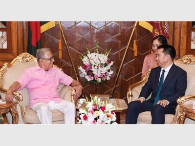 রাষ্ট্রপতি মো. আবদুল হামিদের সঙ্গে বিদায়ী সাক্ষাৎ করেন চীনের রাষ্ট্রদূত জাং জুও