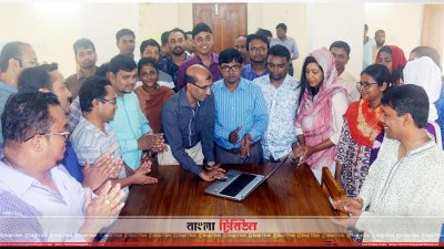 ফ্রি ওয়াইফাইয়ের উদ্বোধন করছেন ভারপ্রাপ্ত উপাচার্য (দায়িত্বপ্রাপ্ত) অধ্যাপক ড. একেএম মাহবুব হাসান