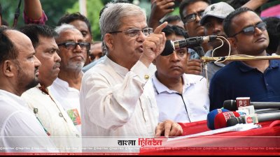 খুলনার সমাবেশে বক্তব্য দিচ্ছেন বিএনপি মহাসচিব মির্জা ফখরুল ইসলাম আলমগীর