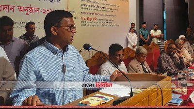 বক্তব্য রাখছেন একেএম এনামুল হক শামীম